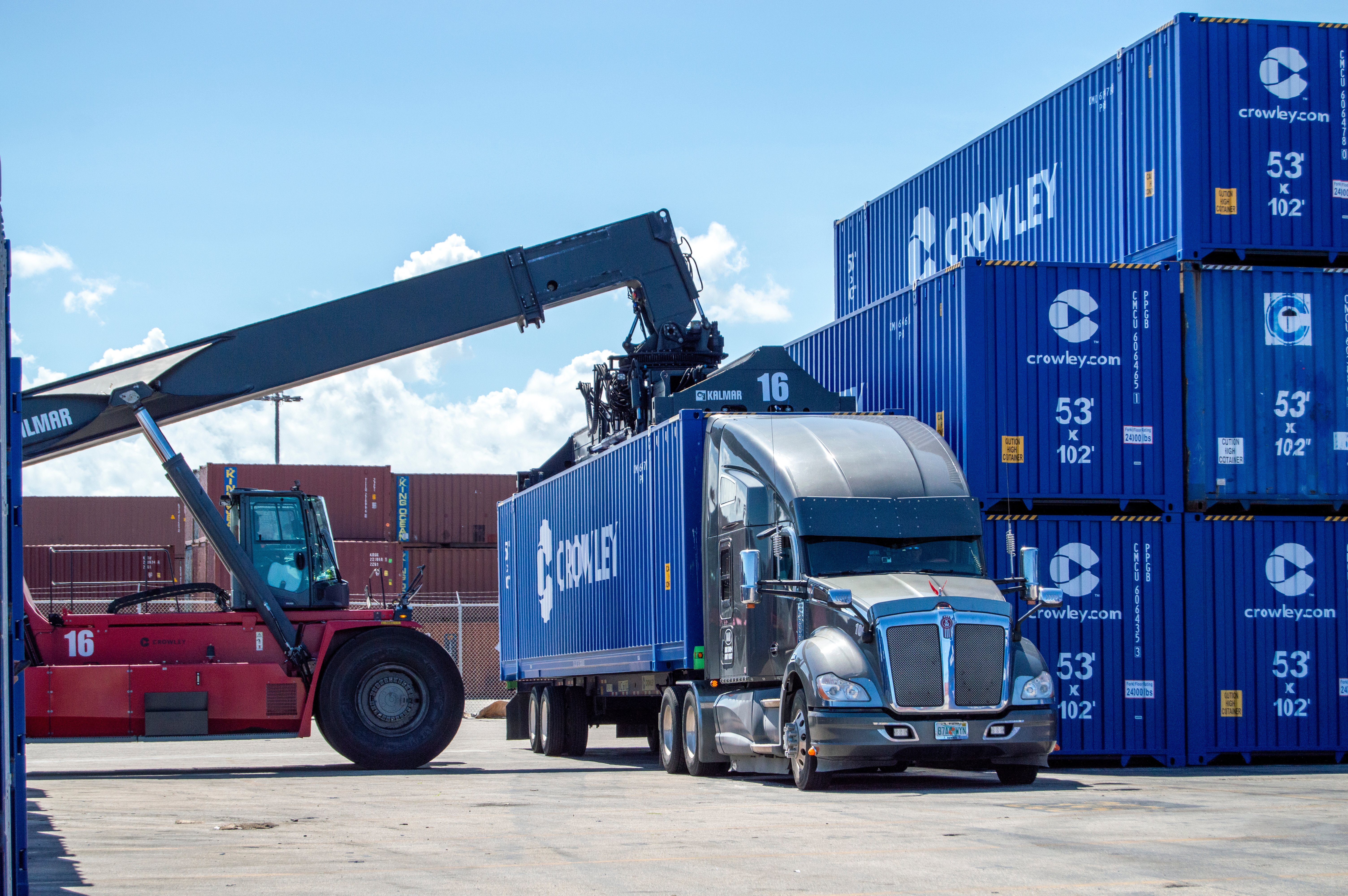 Crowley-Logistics-53-feet-Container-on-Truck-at-PEV-0982
